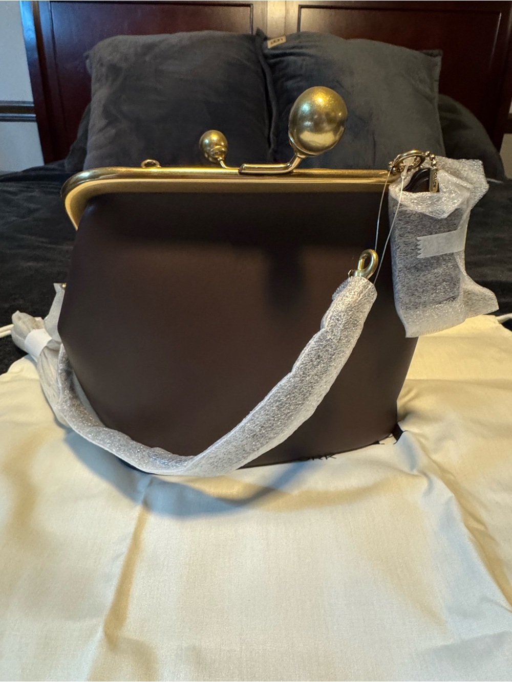 Coach Maple Leather Kisslock Frame Bag 16 with Gold Hardware - Picture 2 of 5